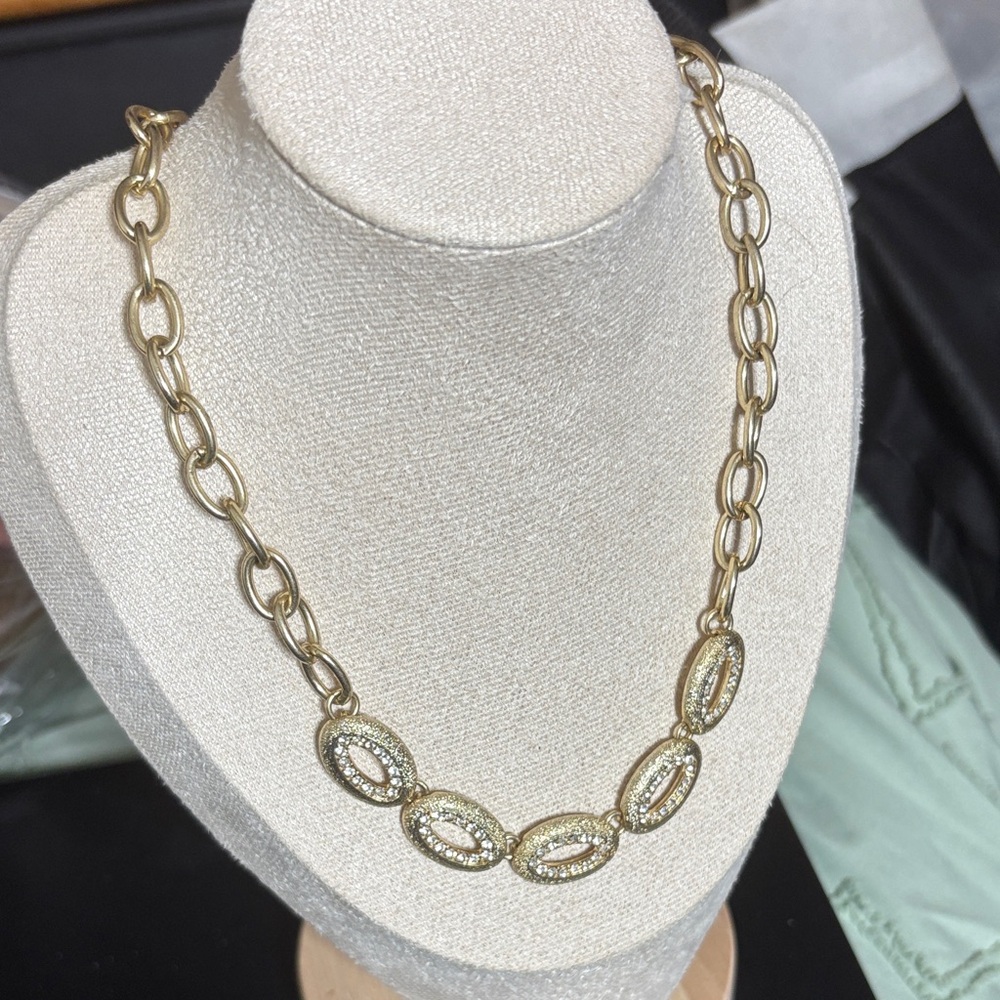 Elegant Gold Chain Necklace